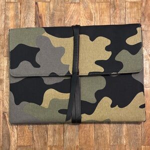 Stella & Dot Bellamy clutch - camo purse wallet